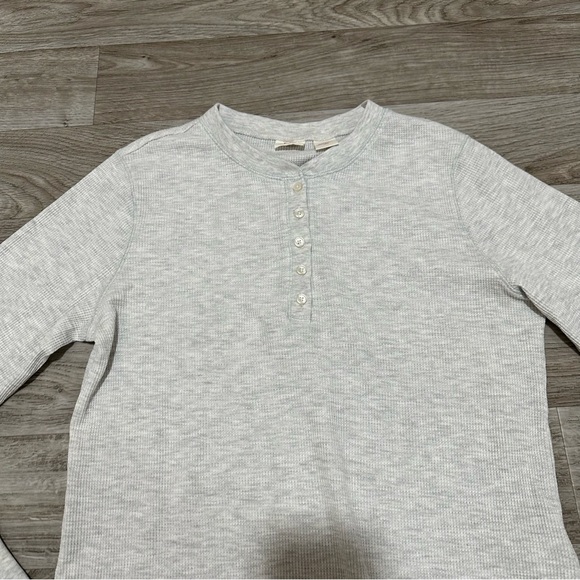 Levi’s Long Sleeve Henley Top - Picture 3 of 5